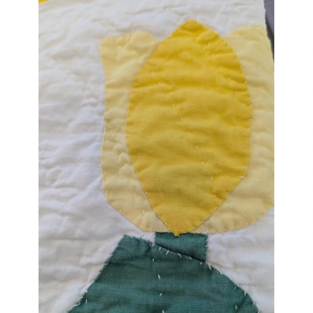 Vintage Hand Quilted Tulip Appliqué Quilt | 70x80